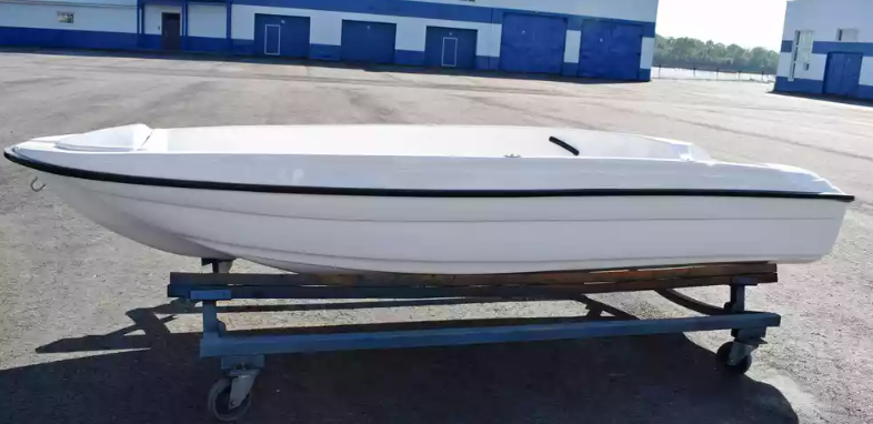 Стеклопластиковая лодка Пингвин (тримаран) в Вологде