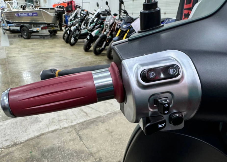 Скутер PROMAX Miami 240 (49) в Вологде