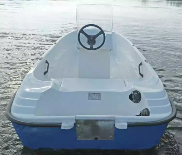 Стеклопластиковая лодка Пингвин с консолью (тримаран) в Вологде