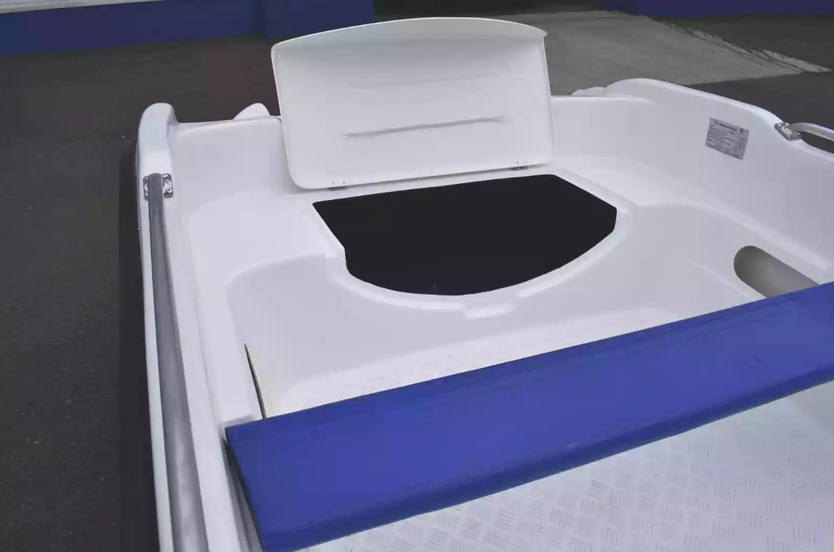 Стеклопластиковая лодка Пингвин New (тримаран) в Вологде