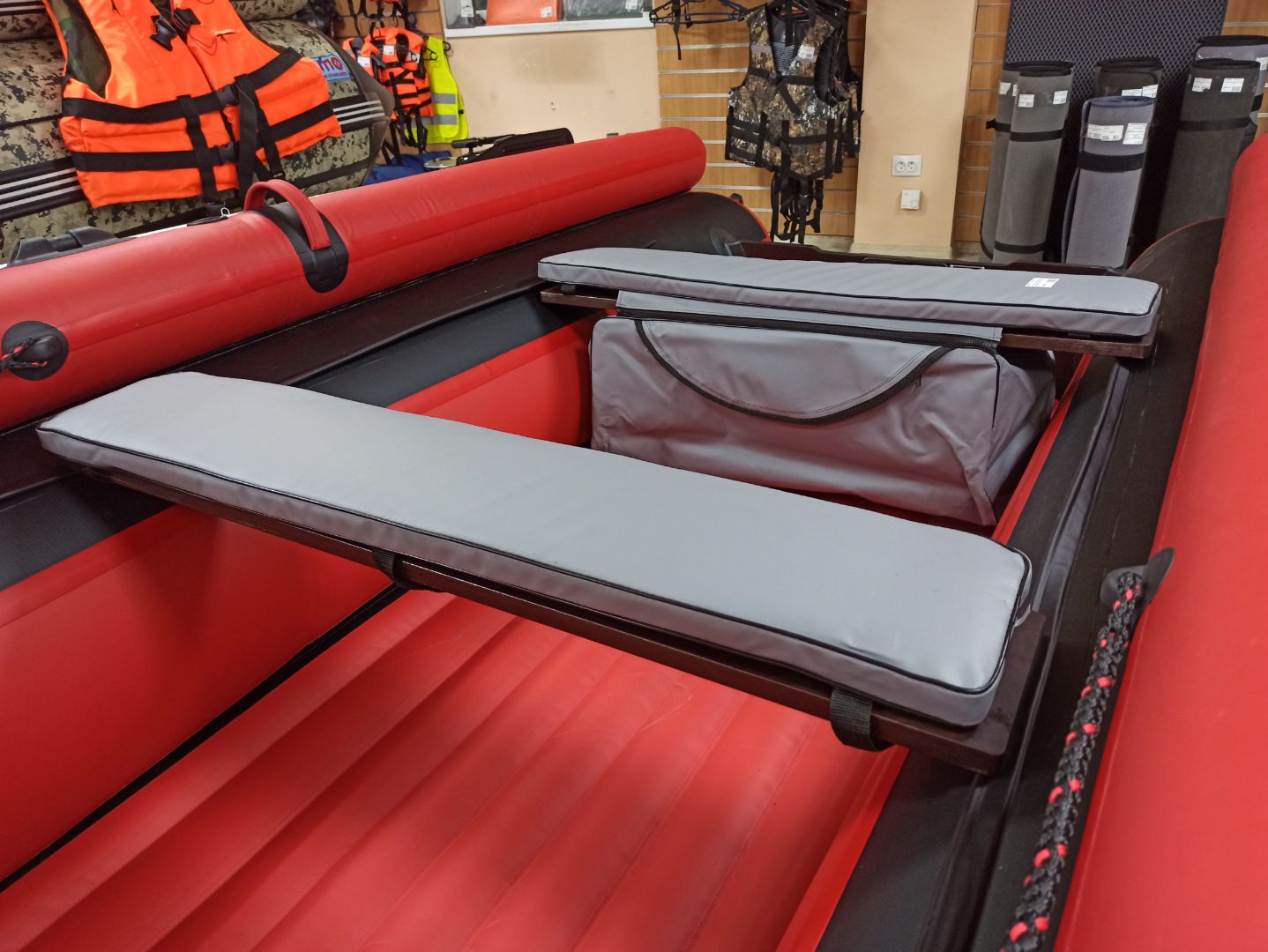 КОМПЛЕКТ МЯГКИХ НАКЛАДОК С СУМКОЙ ДЛЯ ЛОДОК 90Х20 СЕРЫЙ в Вологде