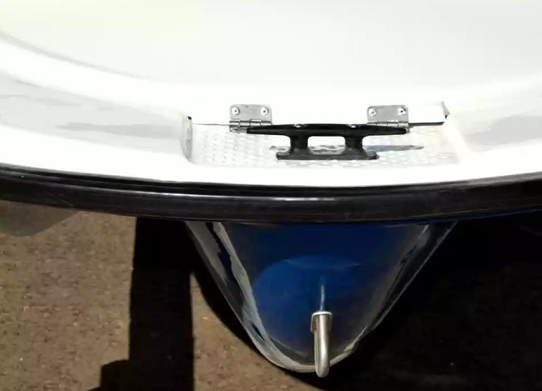 Стеклопластиковая лодка Пингвин с консолью (тримаран) в Вологде