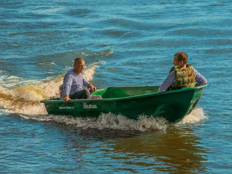 Стеклопластиковая лодка Neman-340 (тримаран) в Вологде
