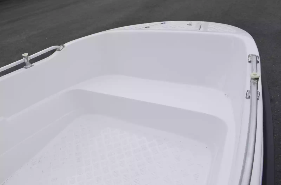 Стеклопластиковая лодка Пингвин New (тримаран) в Вологде