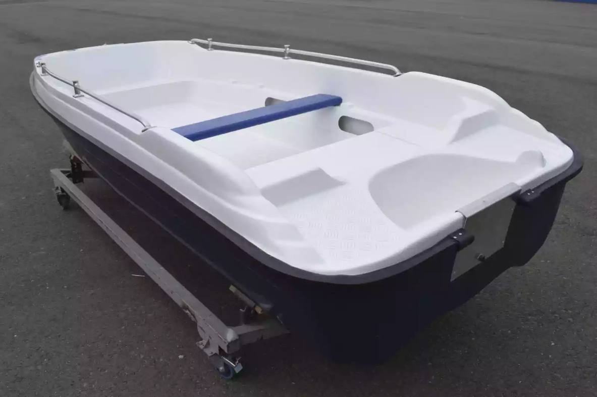 Стеклопластиковая лодка Пингвин New (тримаран) в Вологде
