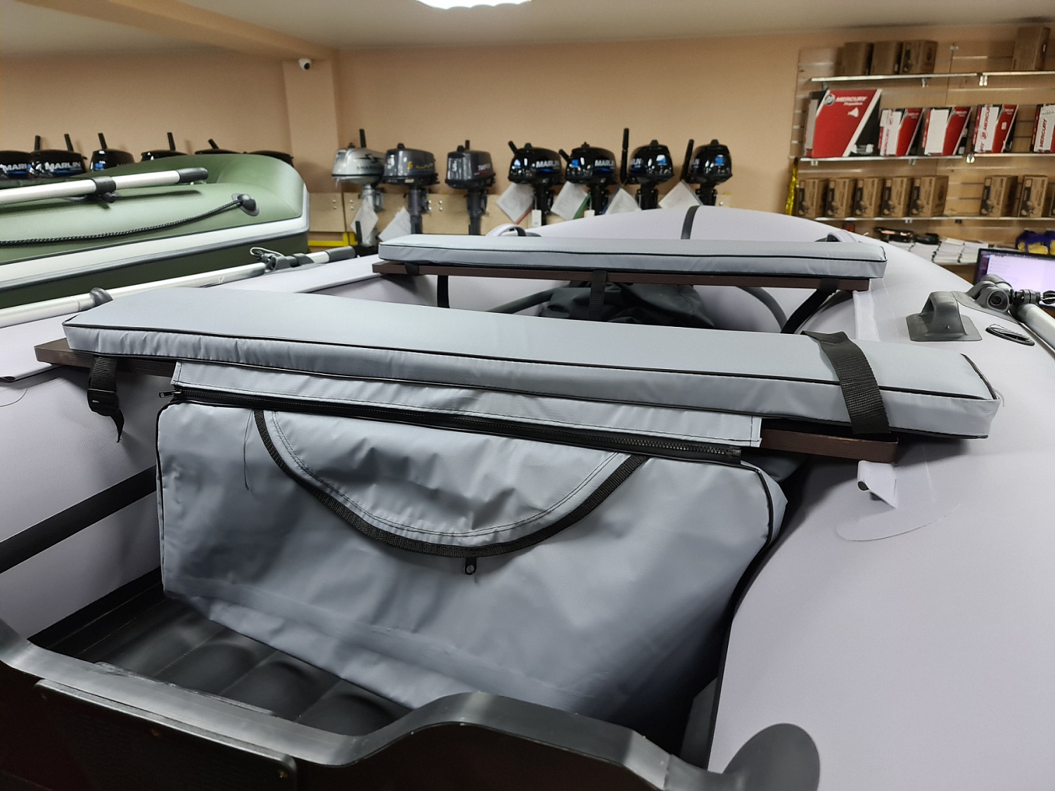 КОМПЛЕКТ МЯГКИХ НАКЛАДОК С СУМКОЙ ДЛЯ ЛОДОК 90Х20 СЕРЫЙ в Вологде