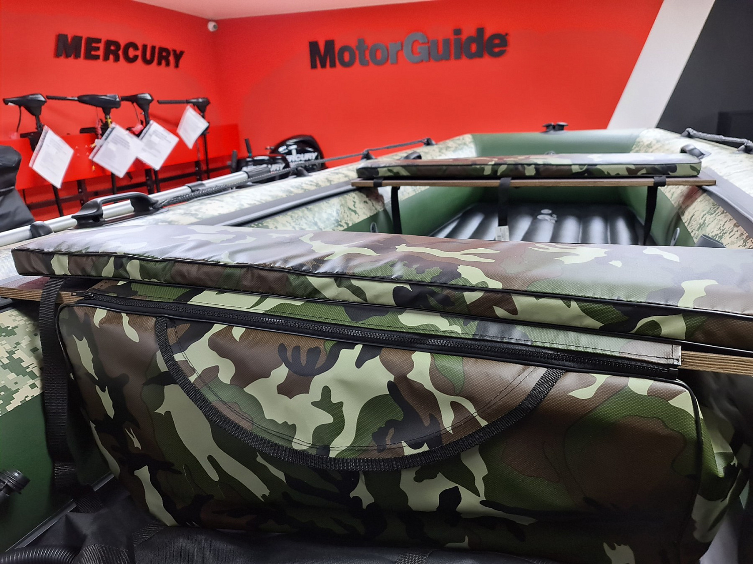 КОМПЛЕКТ МЯГКИХ НАКЛАДОК С СУМКОЙ ДЛЯ ЛОДОК 105Х20 КАМУФЛЯЖ в Вологде